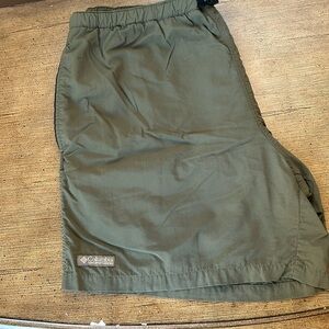 Columbia Olive Green Men's Shorts. Large.